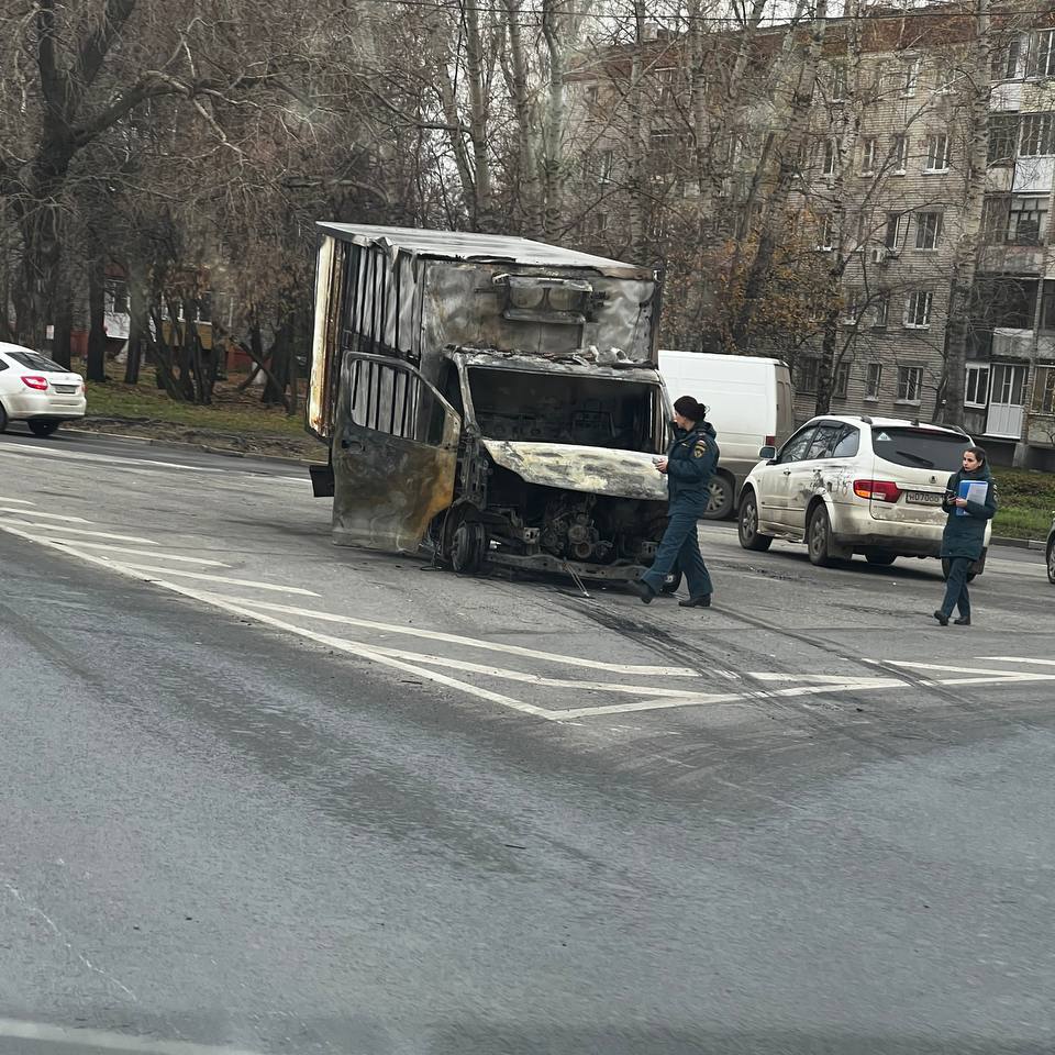 На оживленной трассе в Нижнем Новгороде загорелась ГАЗель