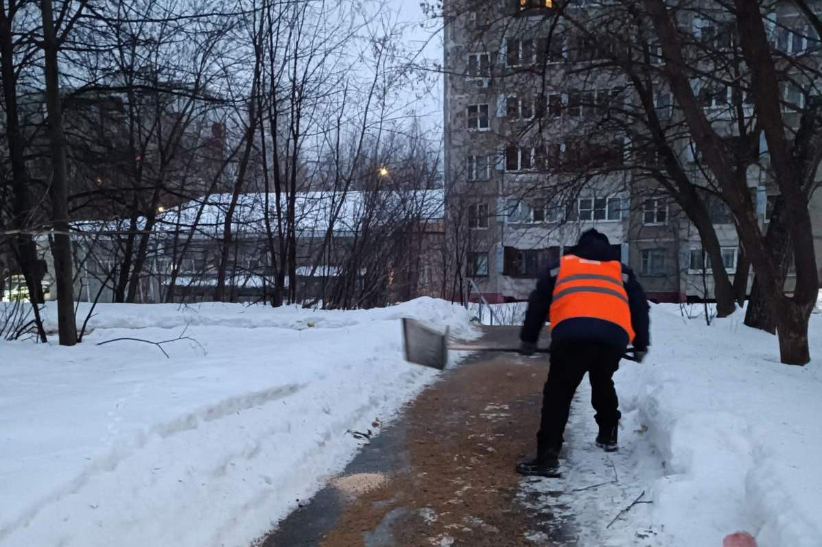 ДУКи пяти районов Нижнего Новгорода после снегопада очистили 85% вверенной  территории