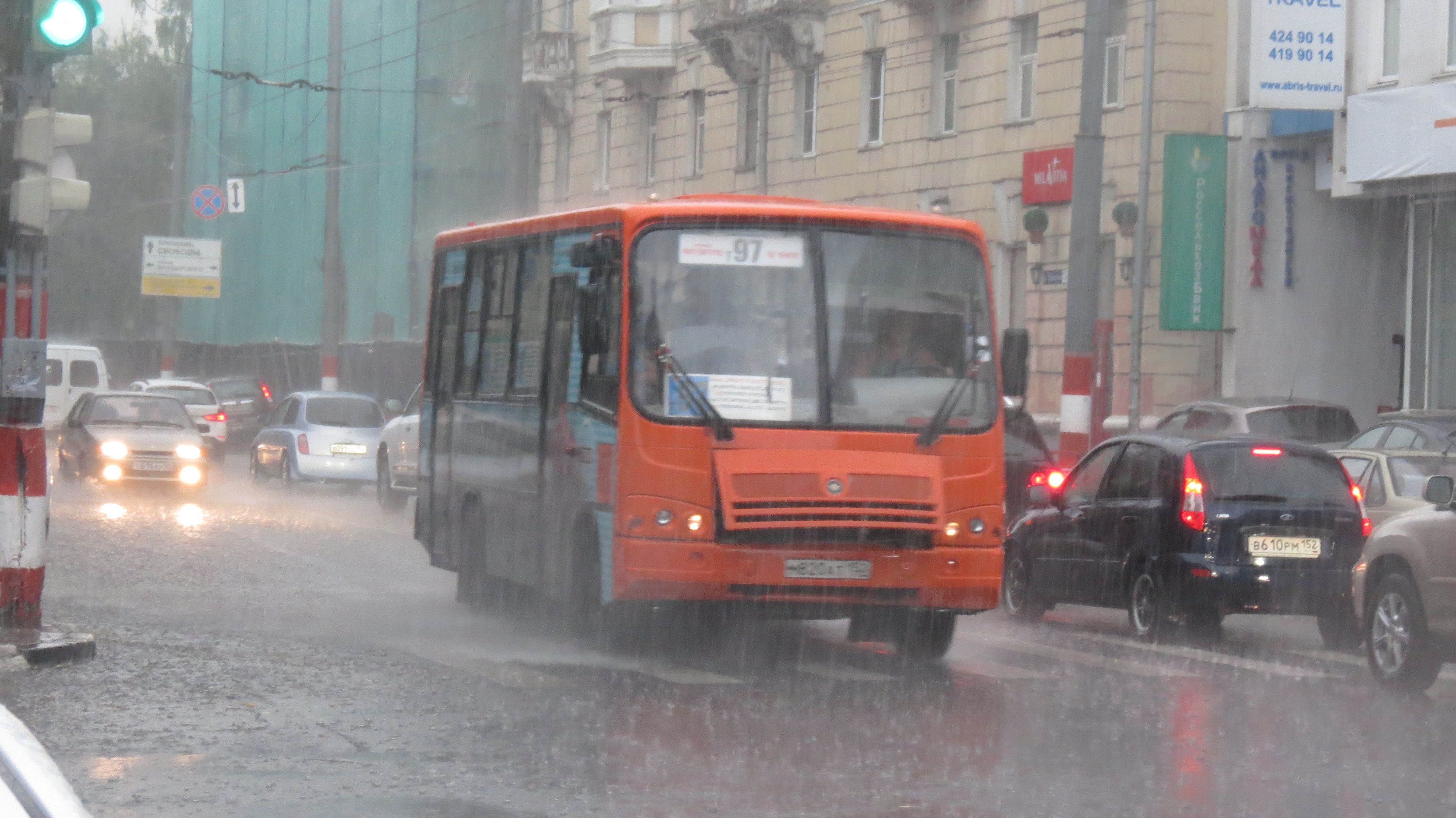 Над Нижним Новгородом утром прошел сильный ливень с грозой