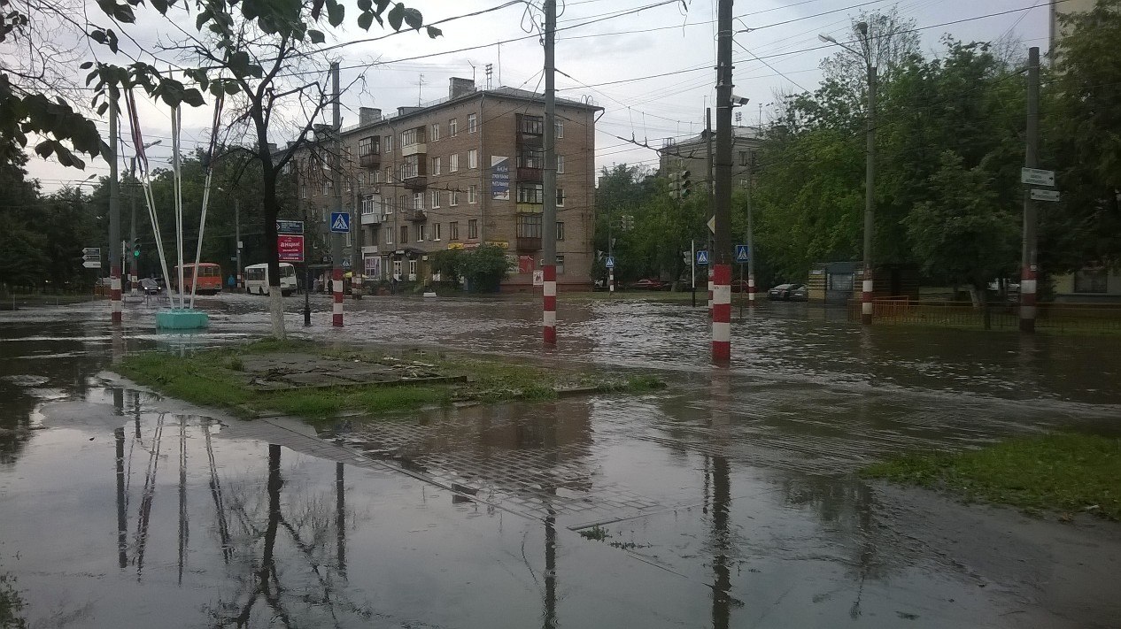 Осадки новгород. Нижний Новгород дождь. Дождливый Нижний Новгород. Нижний Новгород: город дождей. Нижний Новгород под дождем.