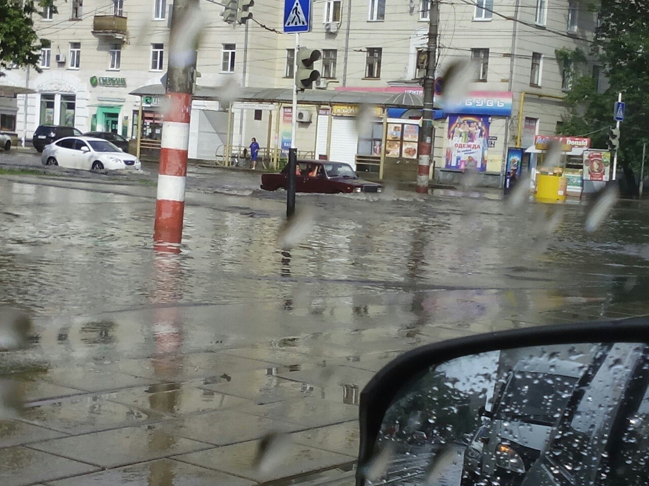 Новгород дожди. Нижний Новгород дождь. Ливень в Нижнем Новгороде сейчас. Осадки Нижний Новгород. Дождливый Нижний.