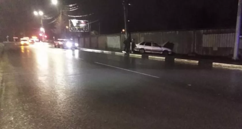 Фото к статье: Водитель с закончившейся страховкой умер за рулем и врезался в авто и забор в Нижнем 