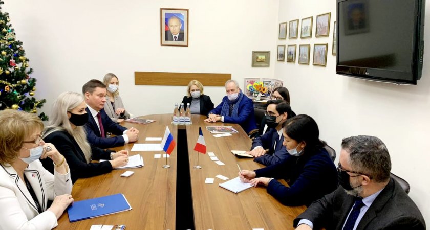 Ольга Гусева провела переговоры с временным поверенным в делах посольства Франции в России