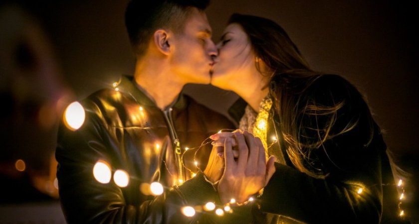 Любовный гороскоп на 2022 год: кому повезет в романтике