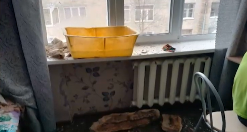 Разрушение потолка в квартире при чистке снега в Нижнем Новгороде показали на НТВ 