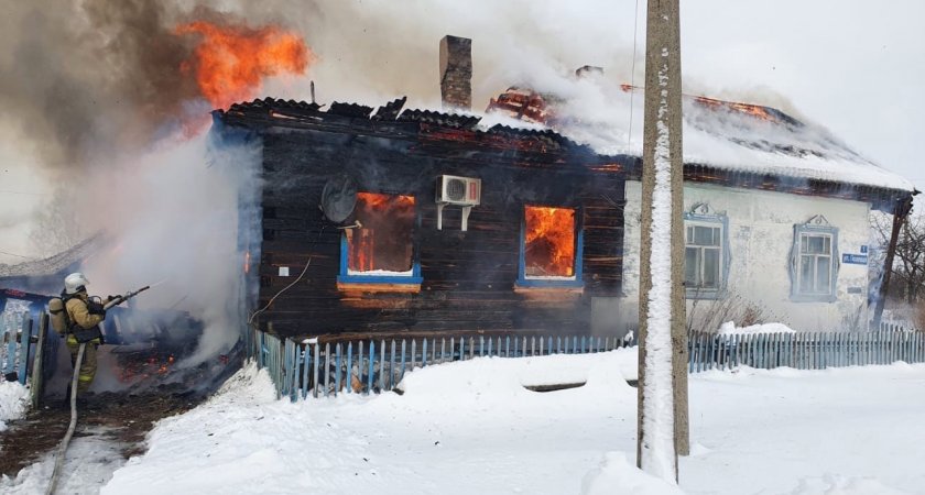 Еще один частный дом загорелся в Нижегородской области: известна причина