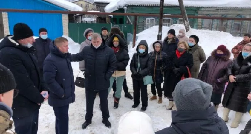 Фото к статье: Жители Бора устроили массовое собрание против теплиц