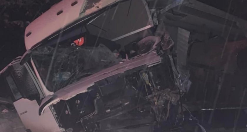 На трассе Арзамасском районе разбились два грузовика, погиб человек