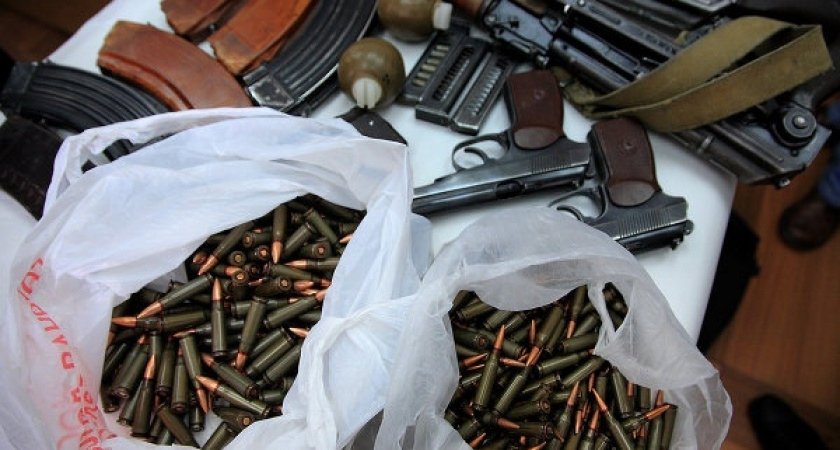 У 62-летнего преподавателя нижегородского вуза дома нашли арсенал оружия