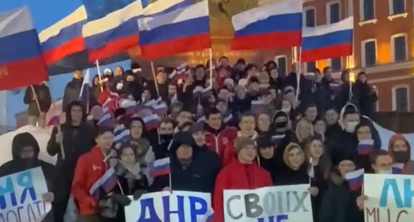 Нижегородцы вышли на площадь, чтобы поддержать население ЛНР и ДНР  