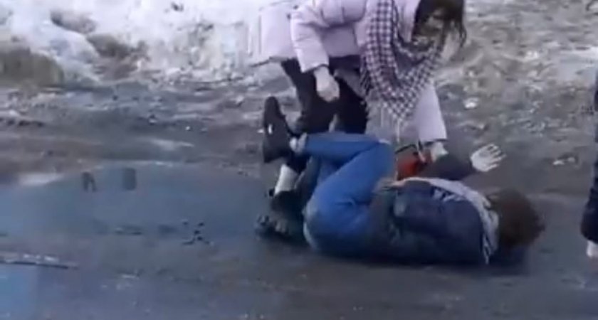 Прокуратура и Следственный комитет проводят проверку по факту избиения школьницы  