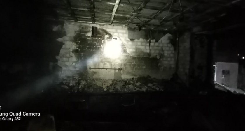 25 человек спасли из ночного пожара в Приокском районе: среди них были дети