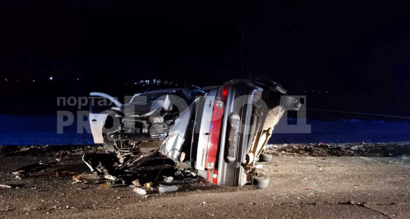 Лишенный прав водитель погиб, столкнувшись с двумя авто в Нижегородской области