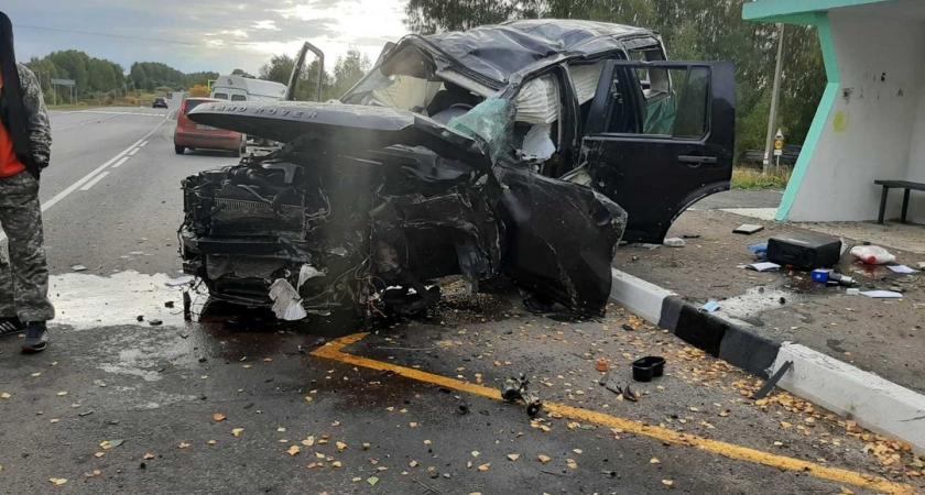 Двое погибли в лобовом столкновении Land Rover и Renault в Нижегородской области