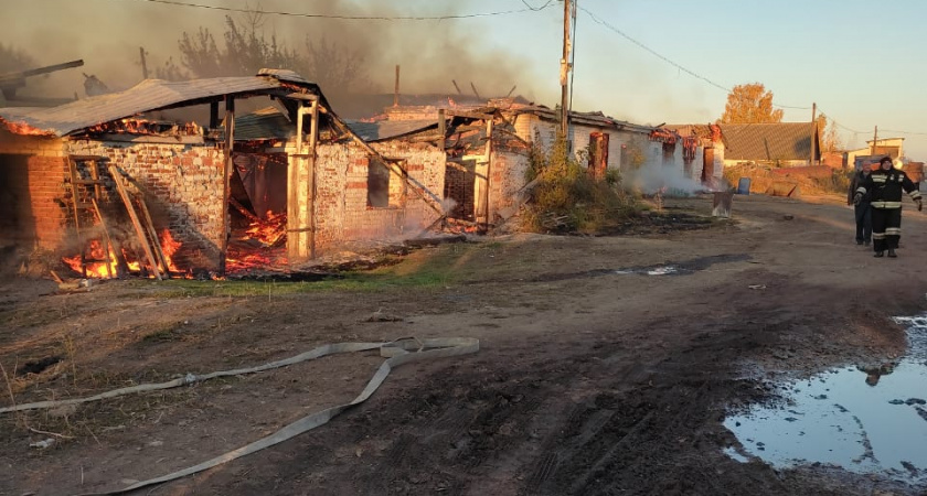 Фермерское хозяйство сгорело на площади 800 кв м в Нижегородской области 