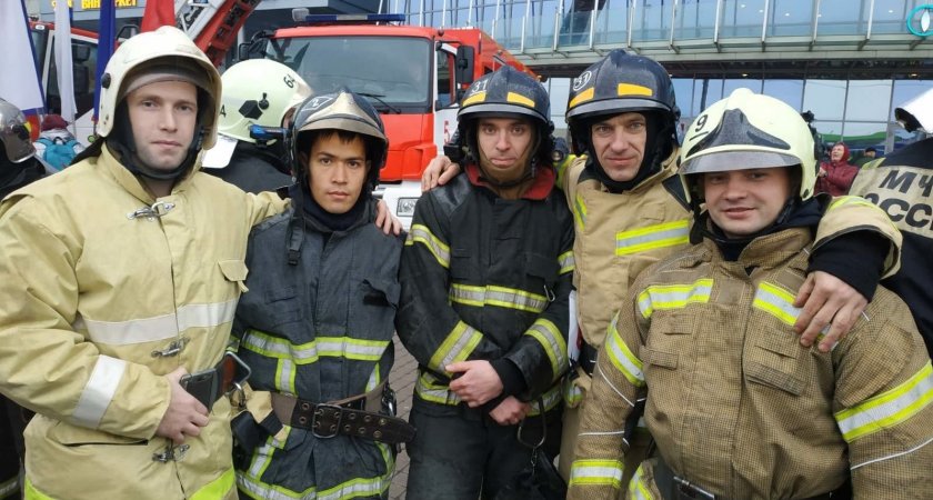 Нижегородские пожарные пробежали 39 этажей в противогазе, поднявшись на небоскрёб