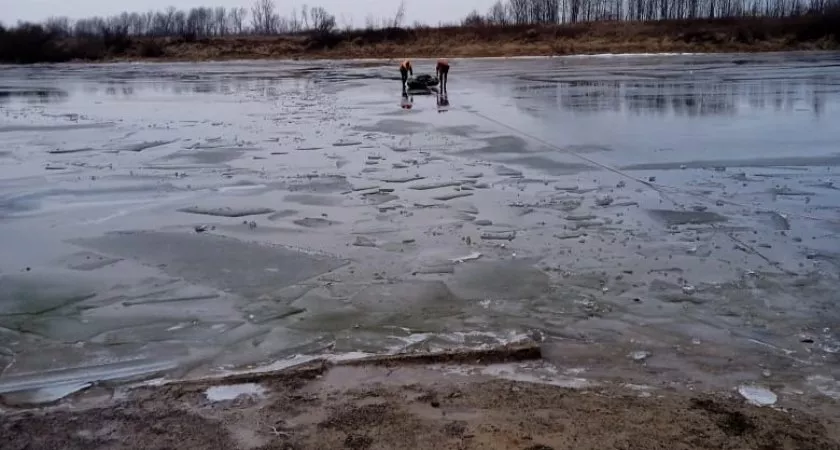 Фото к статье: Два рыбака провалились под лед в Нижегородской области: спасли только одного