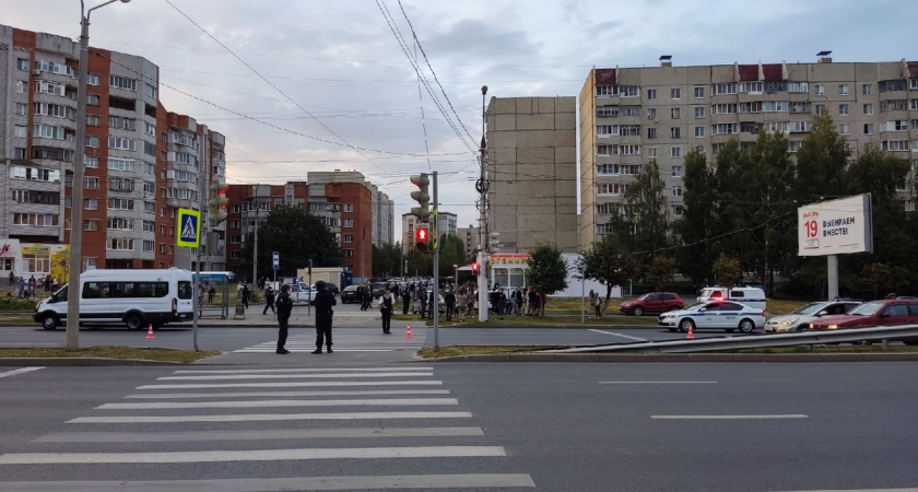 Неизвестный открыл стрельбу из пистолета по прохожим в Нижнем Новгороде