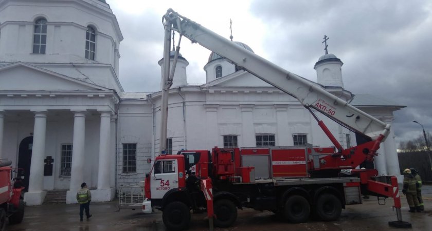 В Нижегородской области горит храм