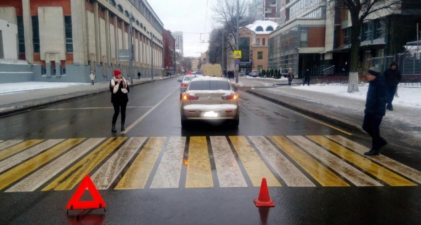 Мать с двумя маленькими детьми сбили в Нижнем Новгороде