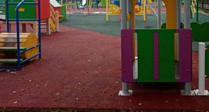 Ребенок едва не лишился пальца из-за неисправного аттракциона в Кстово
