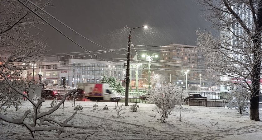 К утру понедельника Нижний Новгород накроет снегом: он будет идти 19 часов подряд