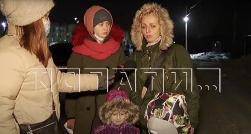 Фото к статье: Мужчина сменил замки и оставил жену и троих детей на улице без вещей и денег