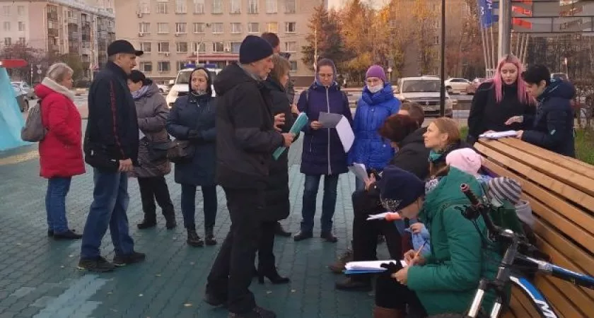 Фото к статье: Первый областной центр региона начал сбор подписей за отмену QR-кодов