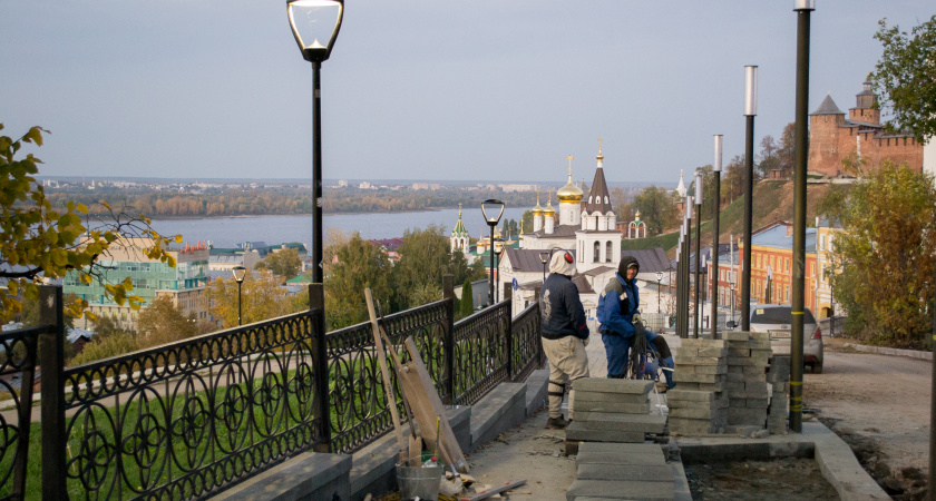 Мэр Нижнего Новгорода поручил ускорить ремонт тротуаров на улице Минина