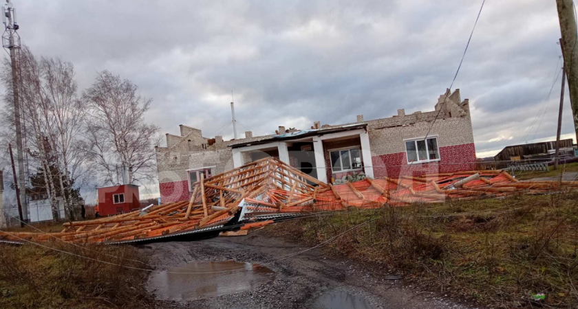 Появились фотографии разрушенных зданий после ураганного ветра в Нижегородской области