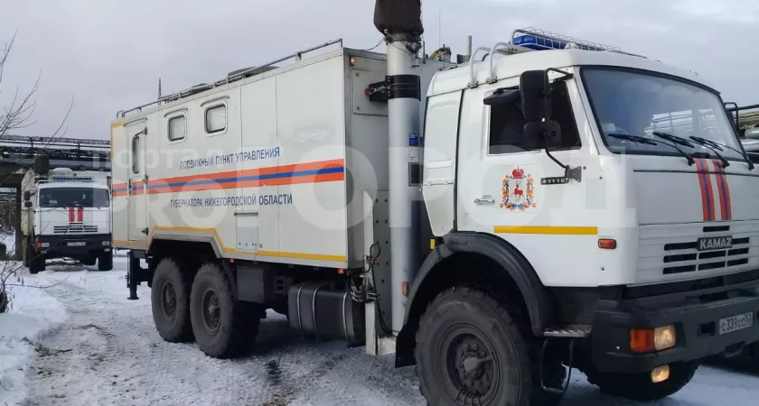 Фото к статье: ИО министра МЧС Александр Чуприян вылетел на пожар на заводе Свердлова