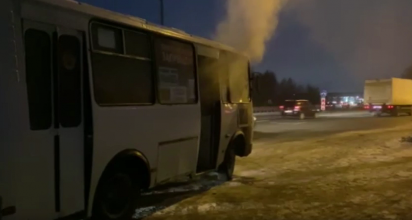 Пассажирский автобус загорелся в Нижегородской области 