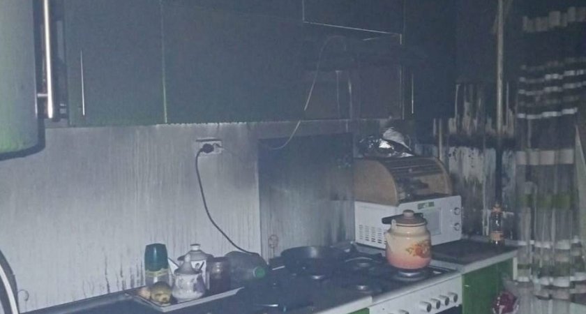 Жилой дом горит в центре Сормова в Нижнем Новгороде 