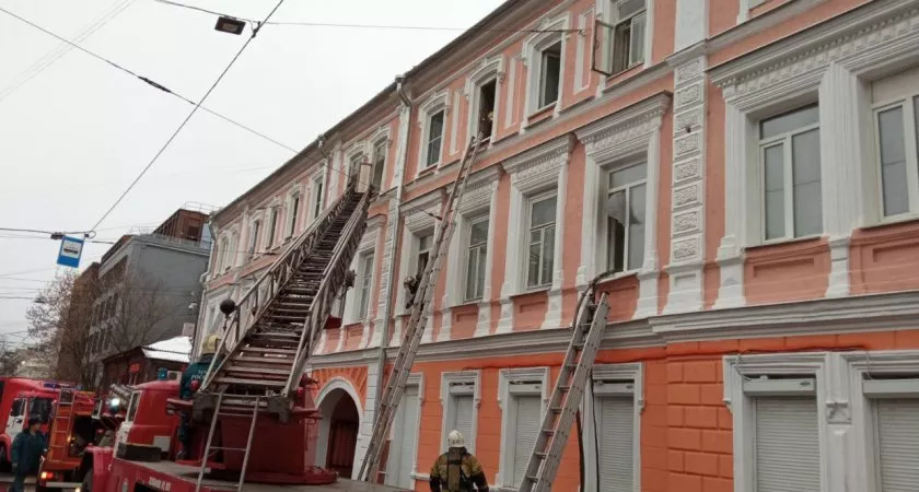 Фото к статье: Известны травмы пострадавших в пожаре в центре Нижнего Новгорода: переломы и ожоги