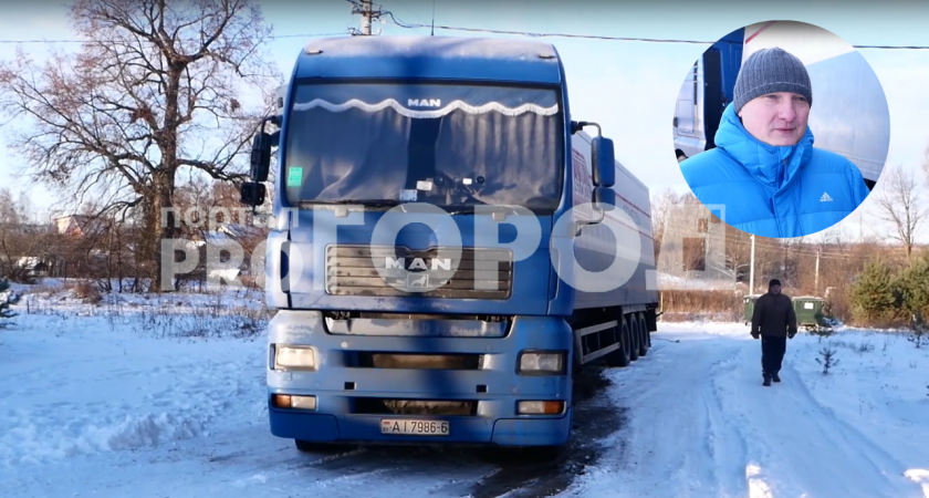  Толкали всем селом: водитель фуры из Беларуси застрял в Нижегородской области