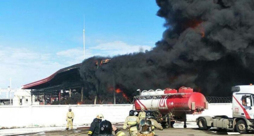 Под Кстово горит частная нефтебаза