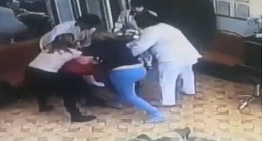 Группа смелых женщин задержала грабителя в парикмахерской Нижнего Новгорода