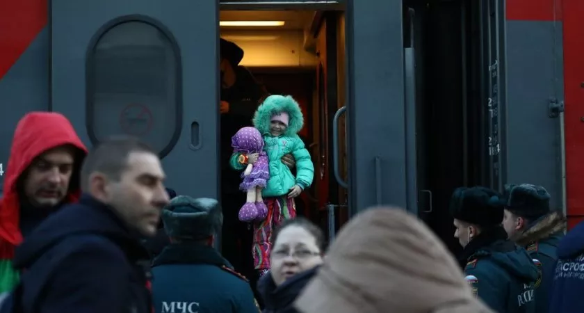 Фото к статье: Третий поезд с беженцами прибыл в Нижний Новгород: люди готовы работать в регионе