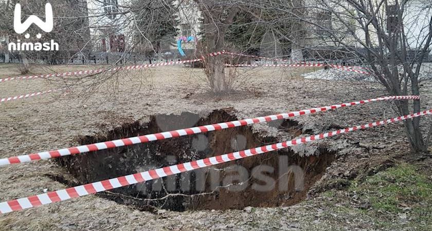 Портал в канализацию: между коллектором и нижегородским роддомом обвалился грунт