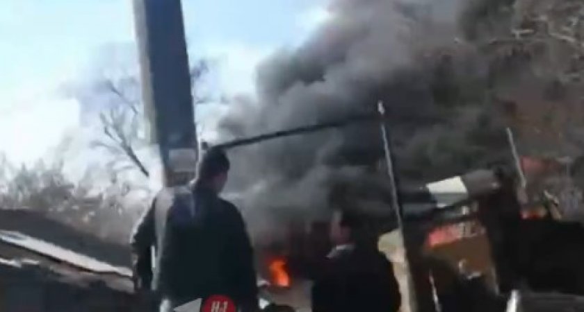 В Нижнем Новгороде вспыхнул дом: на улице сильное задымление 