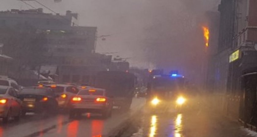 Американское кафе загорелось в центре Нижнего Новгорода 