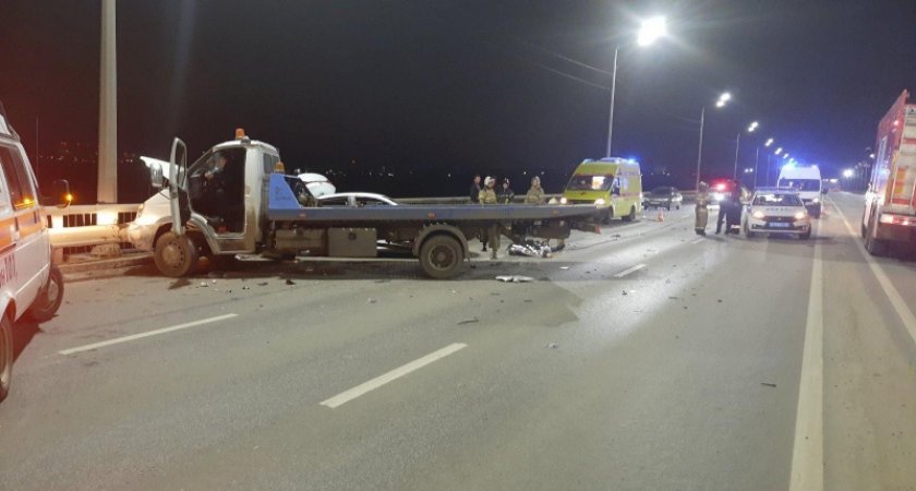 Ночная авария на Мызинском мосту: почему двое людей погибли