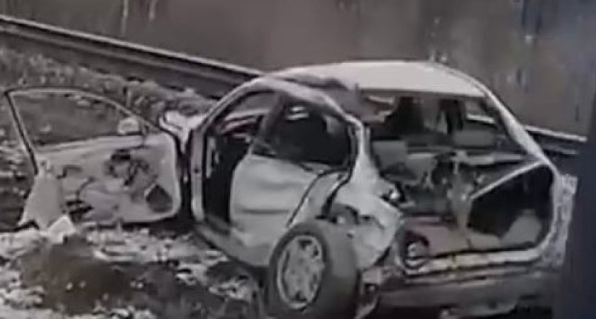 Водитель Hyundai умер после столкновения с электричкой в Балахнинском районе