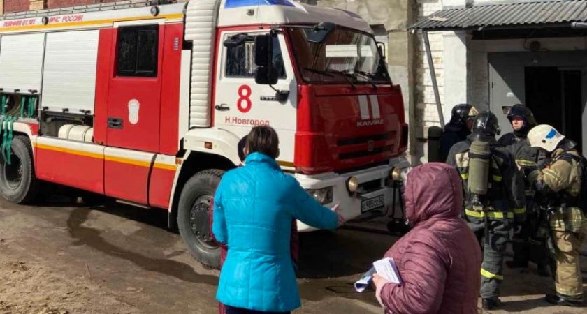 Более 20 человек эвакуировали из горящей многоэтажки в Дзержинске