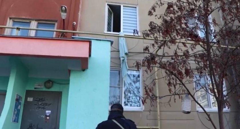 В Дзержинске женщина пыталась сбежать через окно по простыни, но сорвалась 