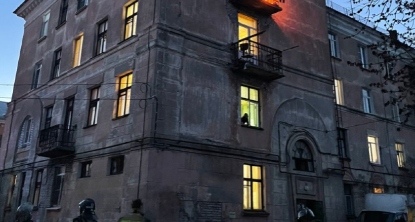 Женщина решила пожарить шашлык на балконе и привлекала внимание МЧС и полиции  