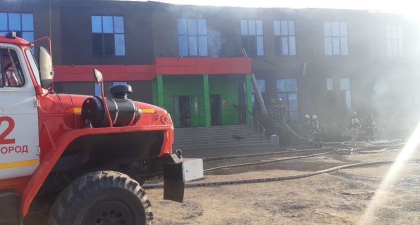 Здание “Пятерочки” загорелось в Нижнем Новгороде  