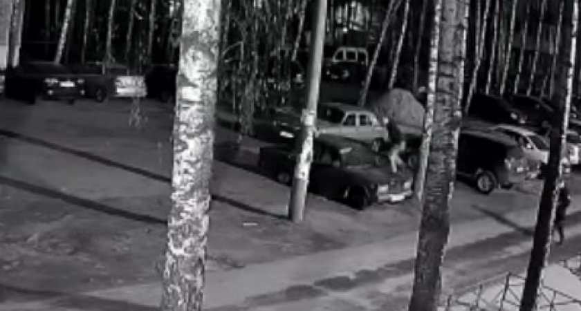 В Дзержинске двое подростков устроили паркур на чужих машинах