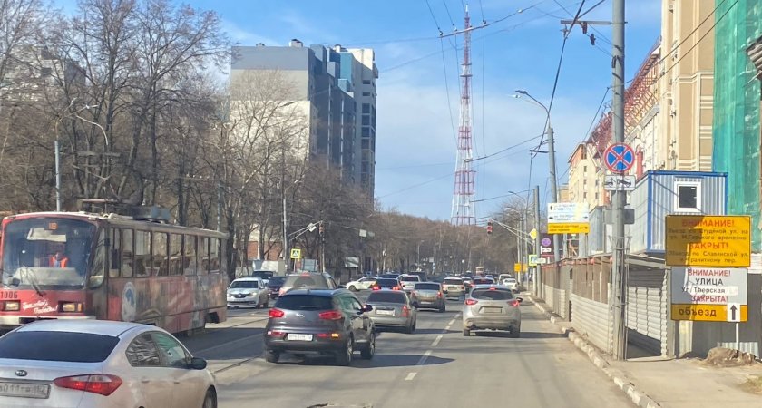Две выделенные полосы появятся на улицах Нижнего Новгорода, где часто собираются пробки 