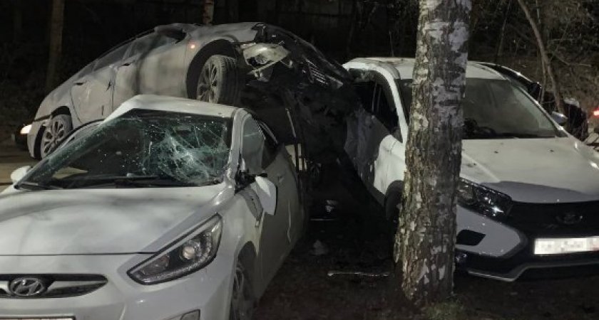 Пьяный школьник угнал машину и залетел на две припаркованные машины в Нижнем Новгороде